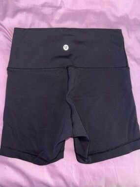 Lululemon Wunder Train High-Rise Short 4”